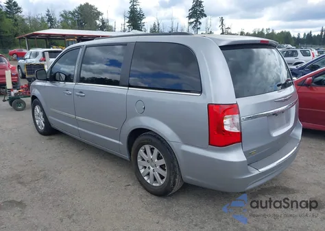 2015 Chrysler Town & Country Touring z USA, uszkodzony, nr VIN 2C4RC1BG1FR720811